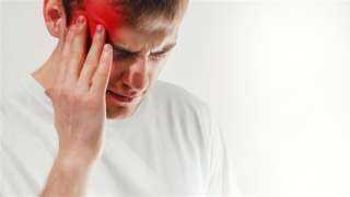 سيطر على الإمساك وانقع قدميك.. طرق تخفيف تأثير الصداع النصفي