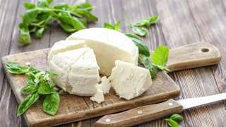 فوائد الجبن القريش.. يبني العضلات ويعيد الصحة للعظام والأعصاب