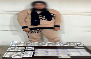 بطاقات وأموال تكشف محاولة سيدة توجيه الناخبين بالأقصر