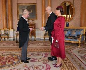 السفير المصرى فى لندن يقدم أوراق اعتماده للملك تشارلز الثالث ملك المملكة المتحدة