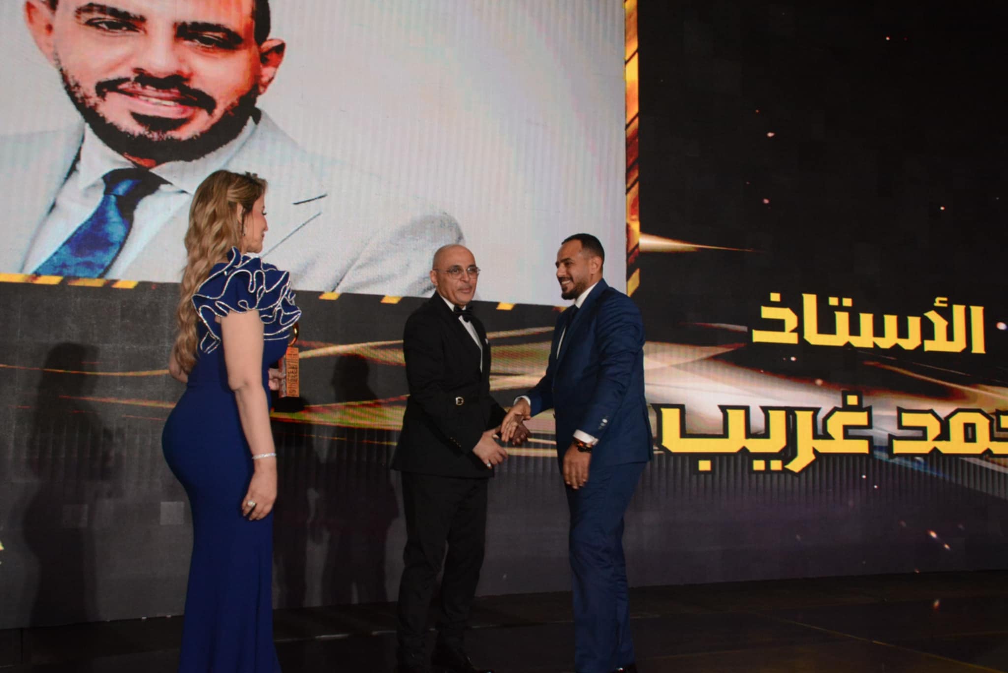 تكريم أحمد غريب بجائزة التميز في مجال المقاولات العمومية بملتقي التميز والابداع